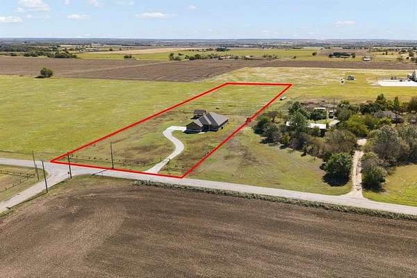 5.15 Acres of Residential Land with Home for Sale in Grandview, Texas