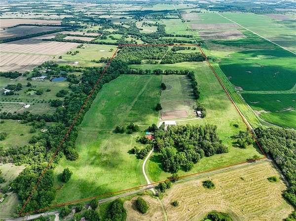 128 Acres of Land with Home for Sale in Paris, Texas