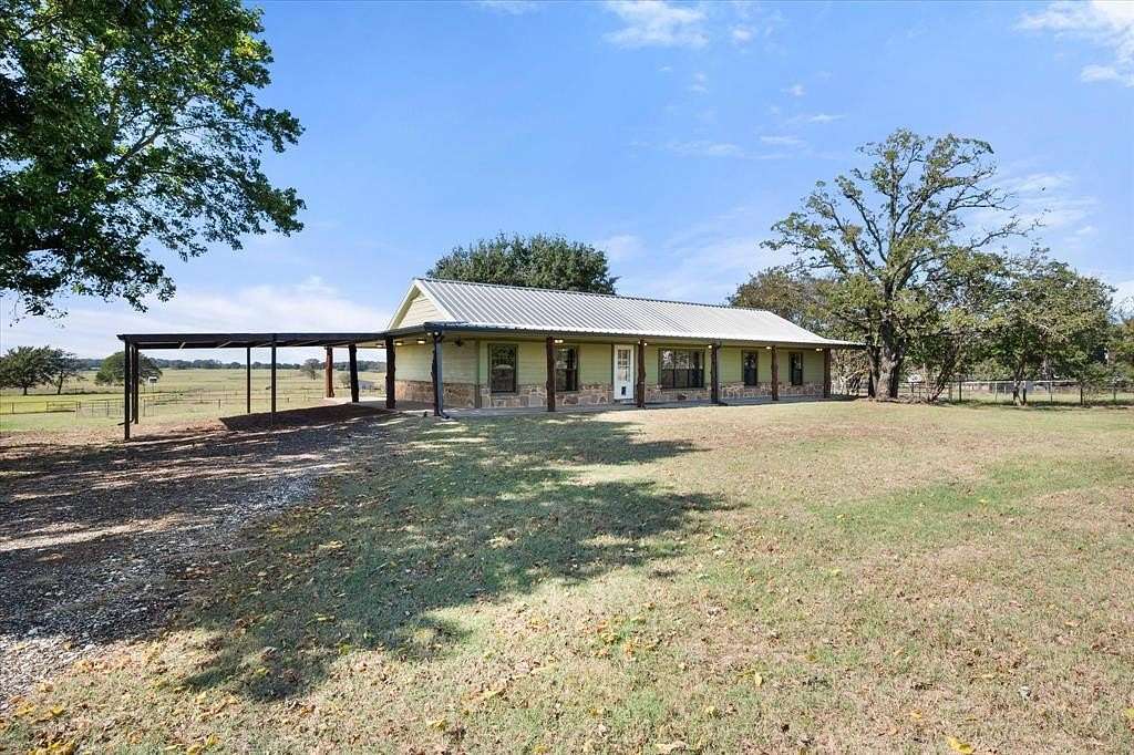 23.9 Acres of Agricultural Land with Home for Sale in Fairfield, Texas