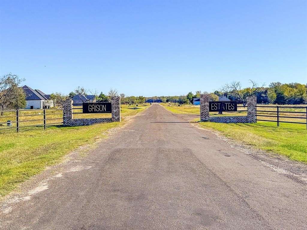 2.72 Acres of Residential Land for Sale in Corsicana, Texas