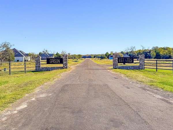 2.72 Acres of Residential Land for Sale in Corsicana, Texas