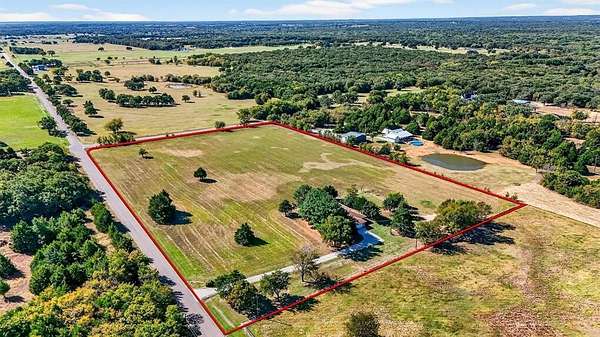 8.7 Acres of Land with Home for Sale in Whitesboro, Texas