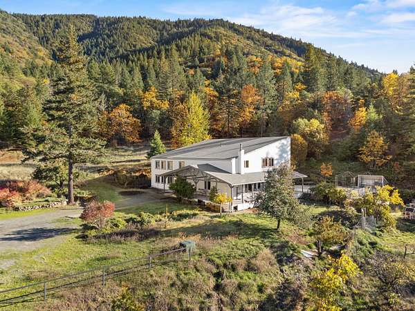 20 Acres of Recreational Land with Home for Sale in Grants Pass, Oregon