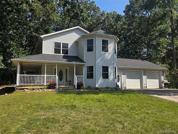 2 Acres of Residential Land with Home for Sale in Pinckney, Michigan