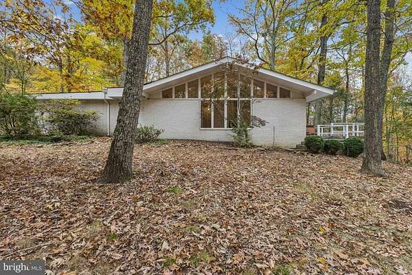 17.4 Acres of Land with Home for Lease in Castleton, Virginia