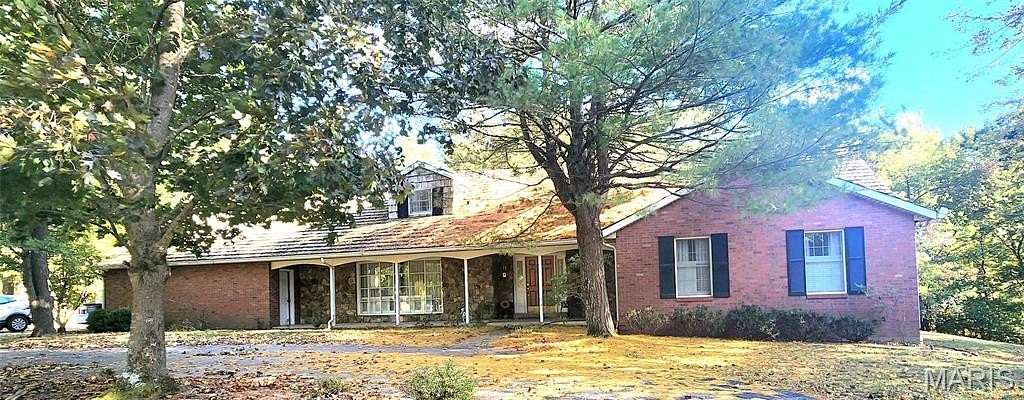 4.86 Acres of Residential Land with Home for Sale in Chester, Illinois