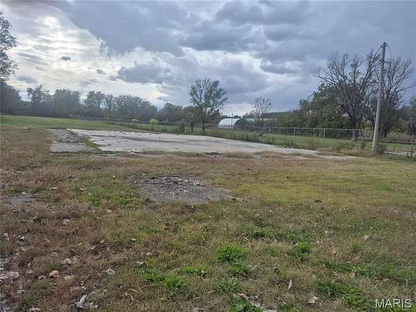 1.29 Acres of Commercial Land for Sale in East St. Louis, Illinois