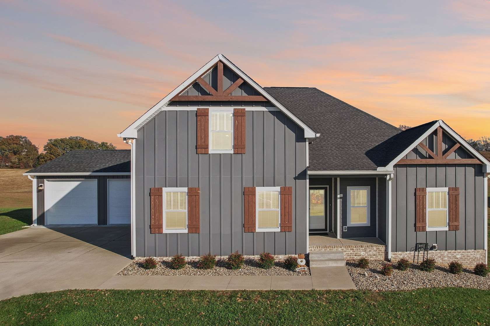 1.87 Acres of Residential Land with Home for Sale in Springfield, Tennessee