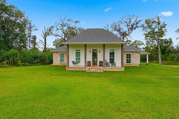 5.1 Acres of Residential Land with Home for Sale in Pine Grove, Louisiana
