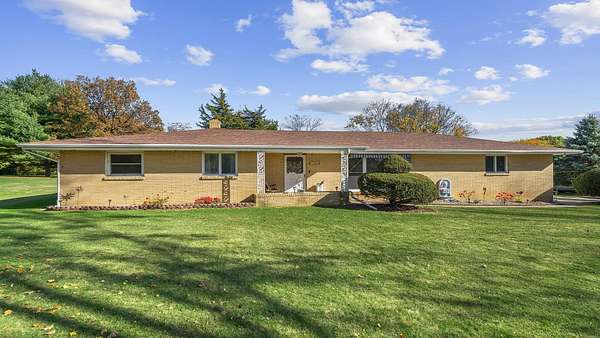 2.5 Acres of Residential Land with Home for Sale in Rockford, Illinois