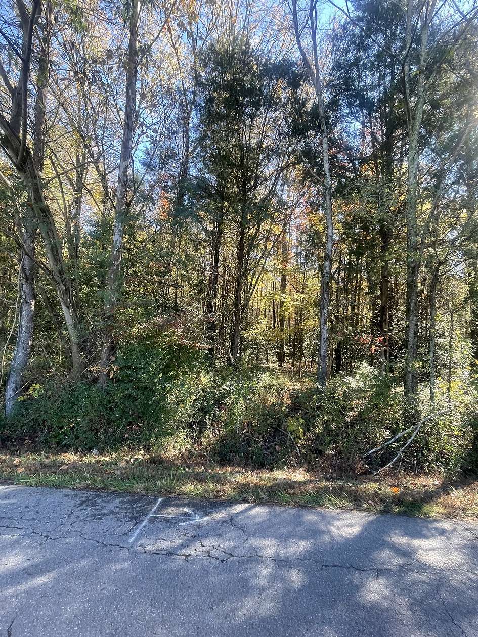 5 Acres of Residential Land for Sale in Lawrenceburg, Tennessee