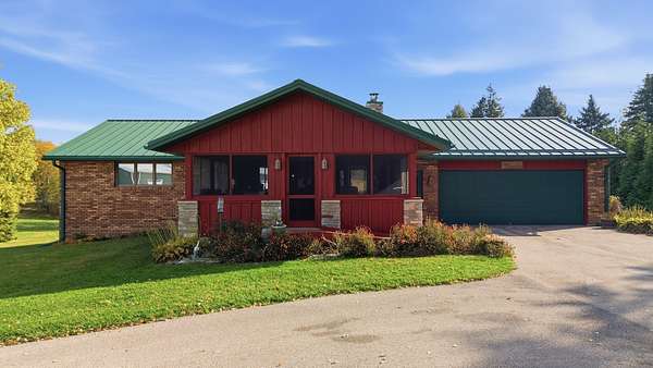 5.25 Acres of Residential Land with Home for Sale in Dixon, Illinois