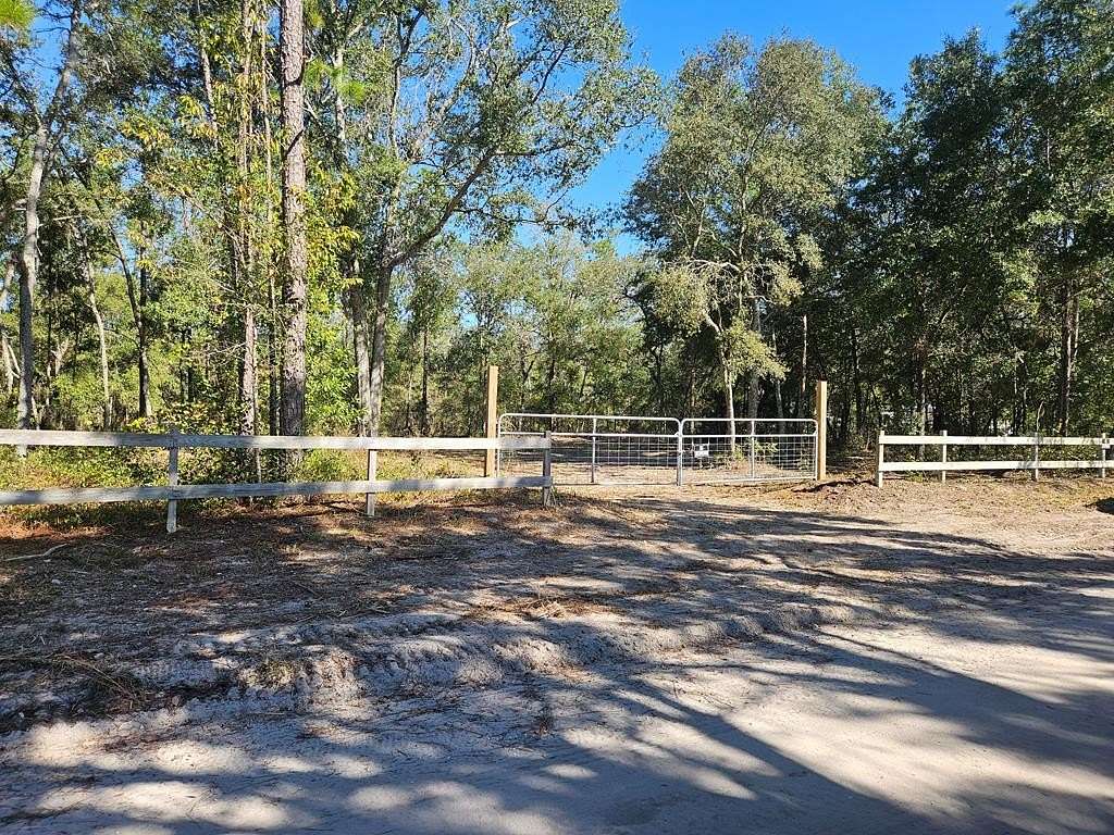 0.93 Acres of Residential Land for Sale in Bell, Florida