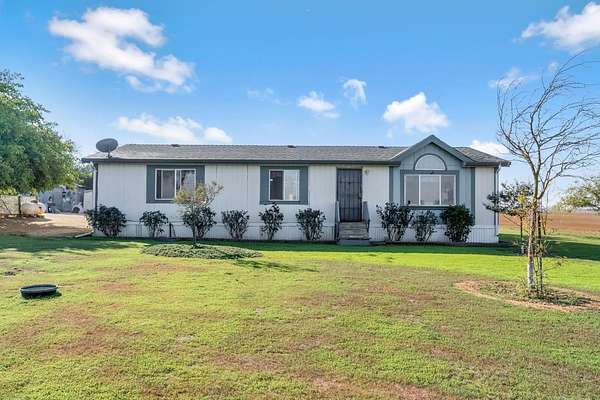 19.3 Acres of Land with Home for Sale in Madera, California