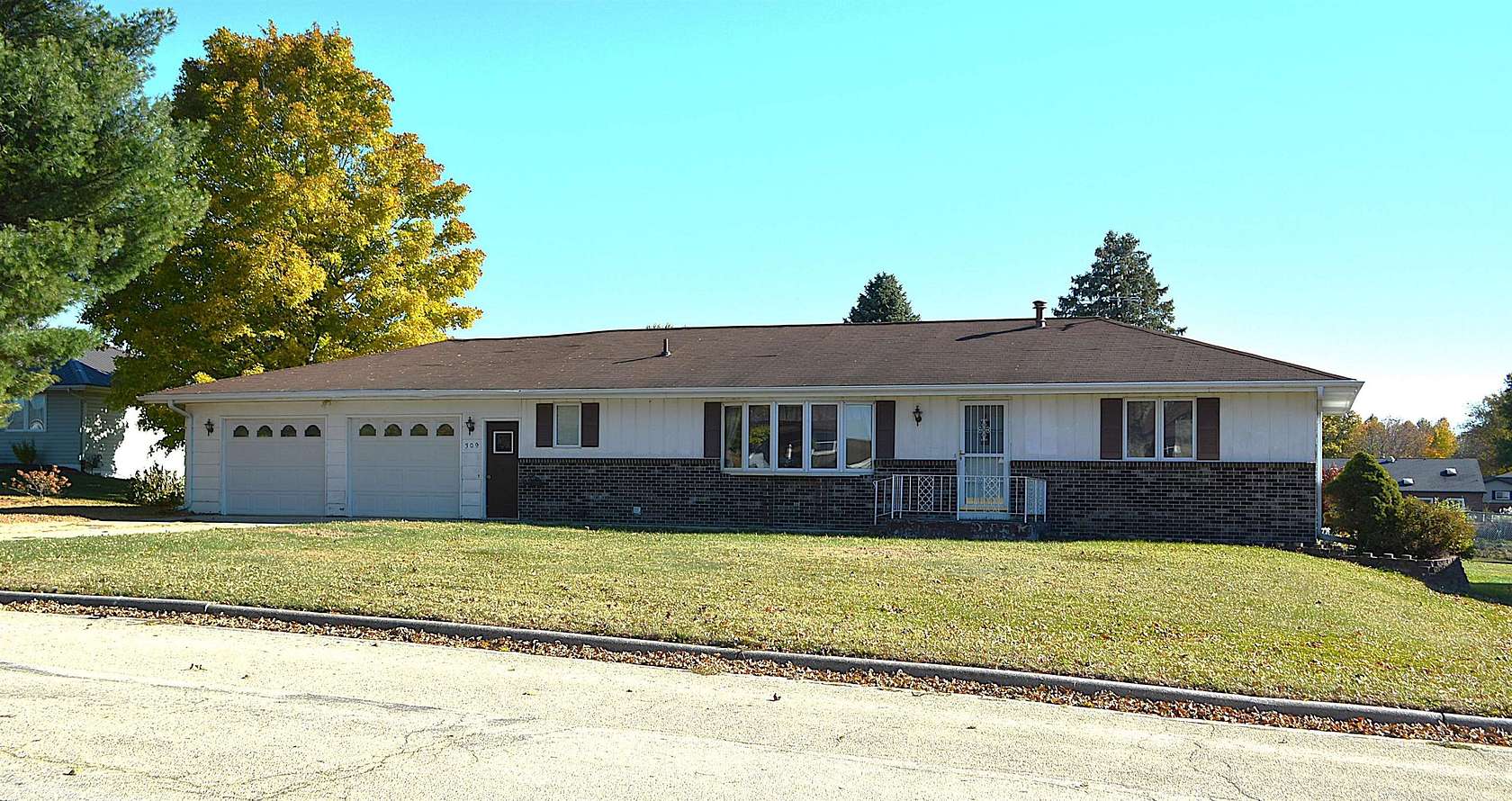 0.35 Acres of Residential Land with Home for Sale in Maquoketa, Iowa