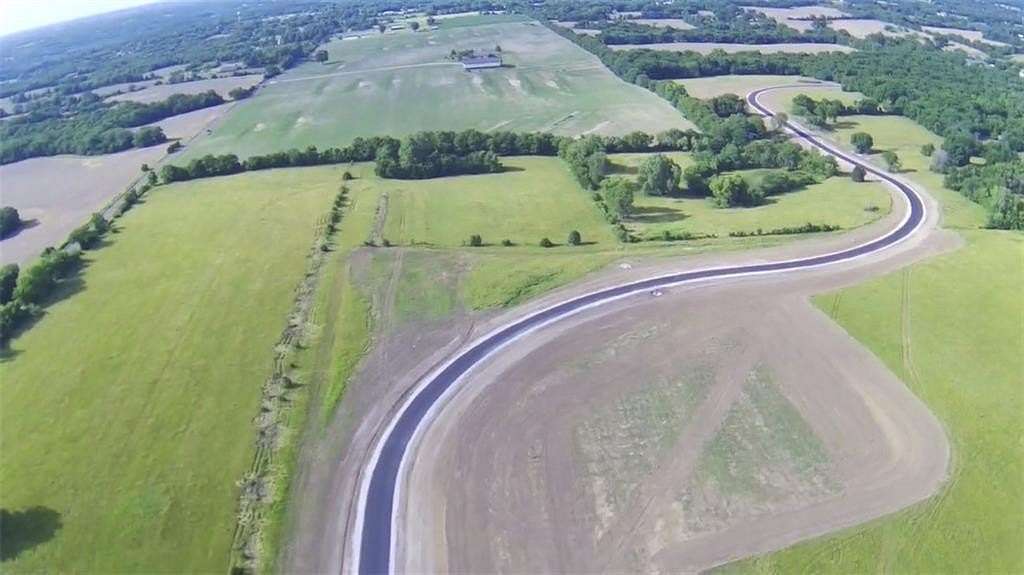 10 Acres of Residential Land for Sale in Oak Grove, Missouri