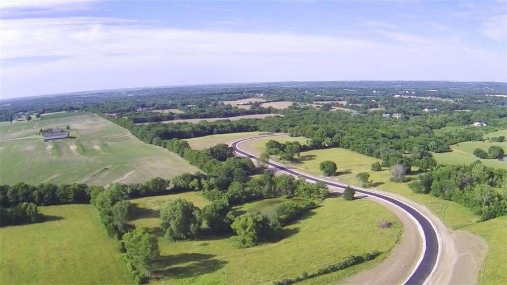 10 Acres of Residential Land for Sale in Oak Grove, Missouri