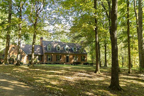 5.5 Acres of Residential Land with Home for Sale in Dickson, Tennessee