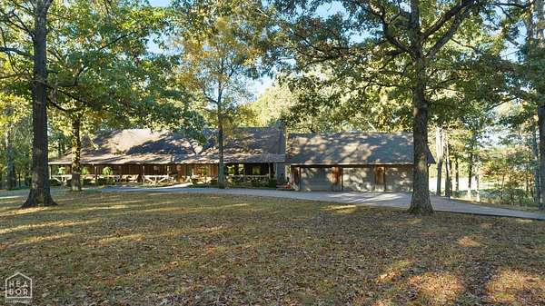 8 Acres of Residential Land with Home for Sale in Jonesboro, Arkansas