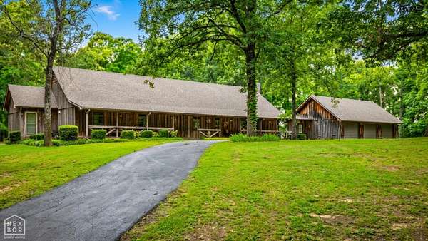 8 Acres of Land with Home for Sale in Jonesboro, Arkansas