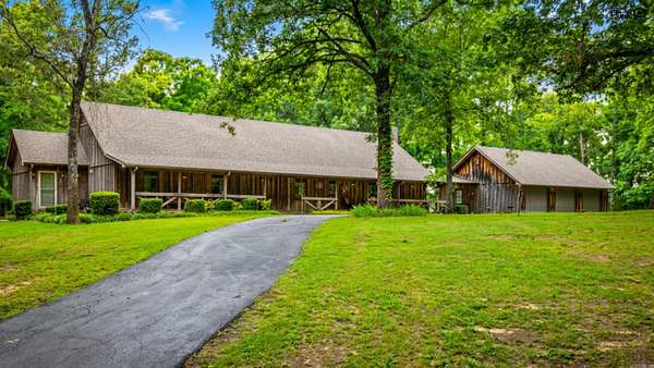 8 Acres of Land with Home for Sale in Jonesboro, Arkansas