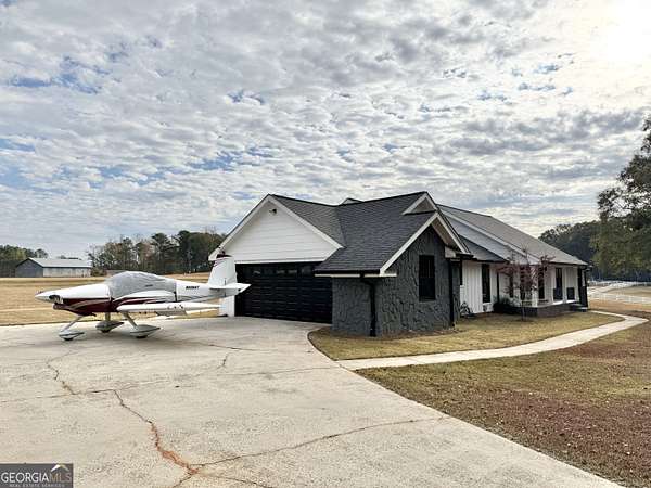 4.4 Acres of Residential Land with Home for Sale in Fayetteville, Georgia