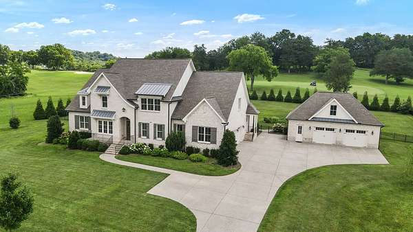 2.17 Acres of Residential Land with Home for Sale in Franklin, Tennessee