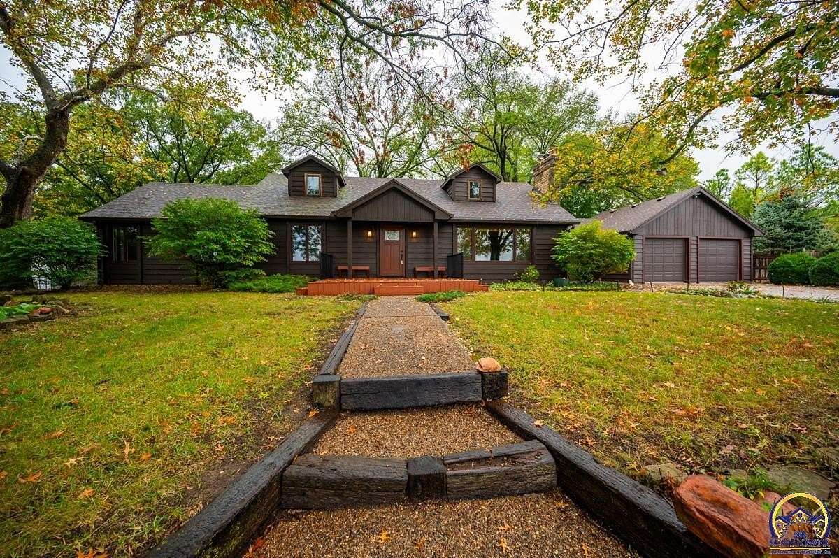 5.56 Acres of Residential Land with Home for Sale in Topeka, Kansas