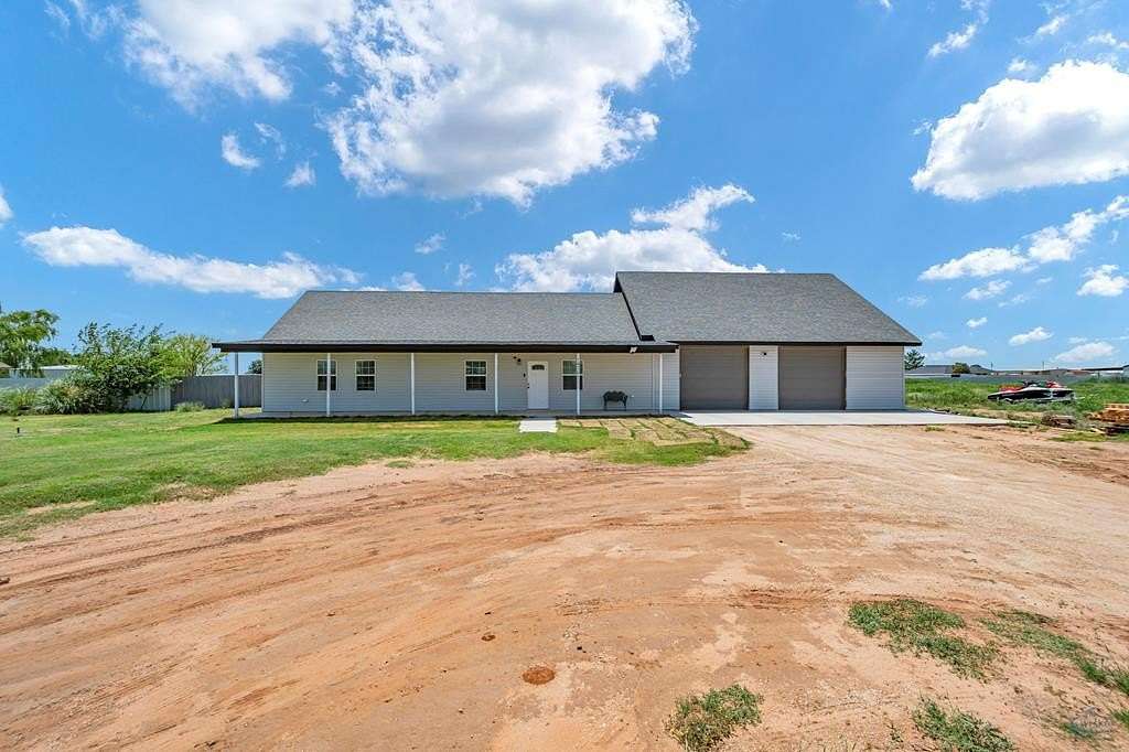 2.5 Acres of Residential Land with Home for Sale in Gardendale, Texas