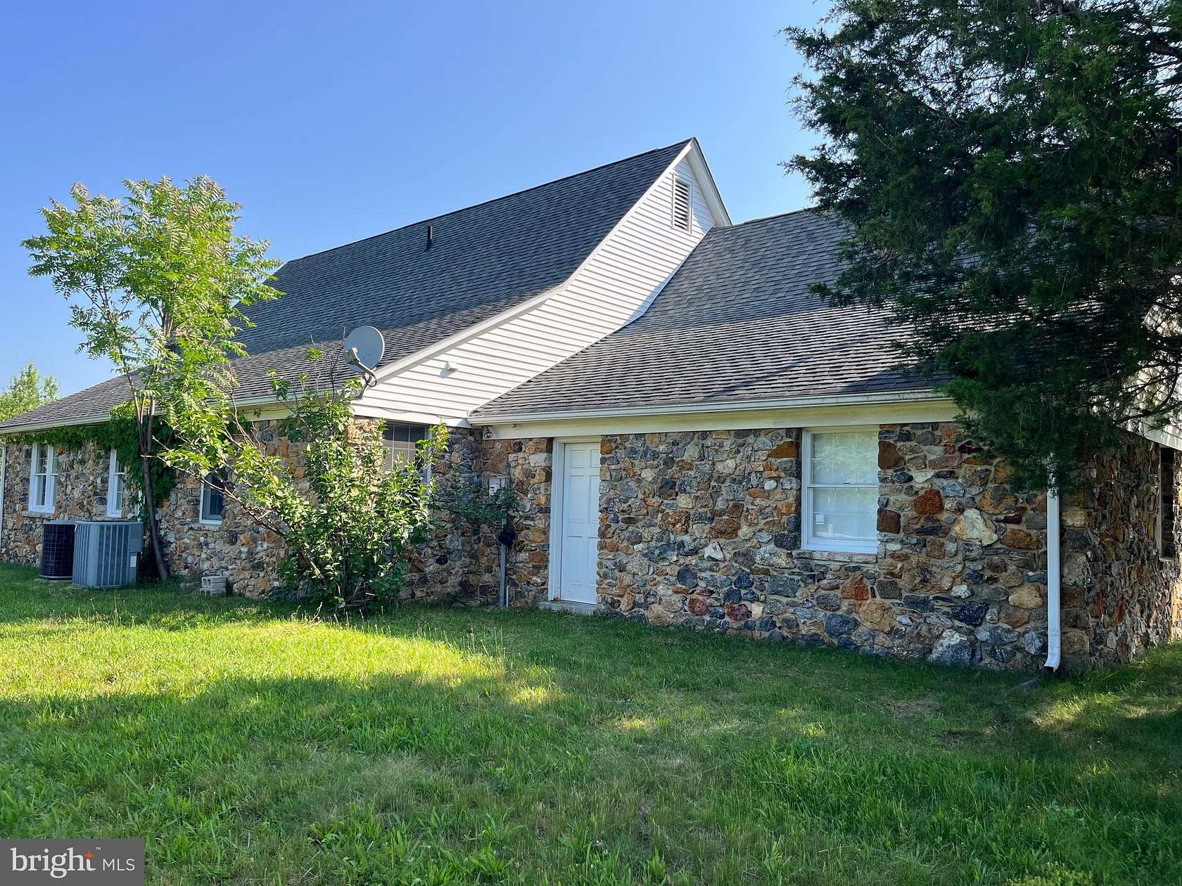 Land with Home for Lease in Strasburg, Virginia