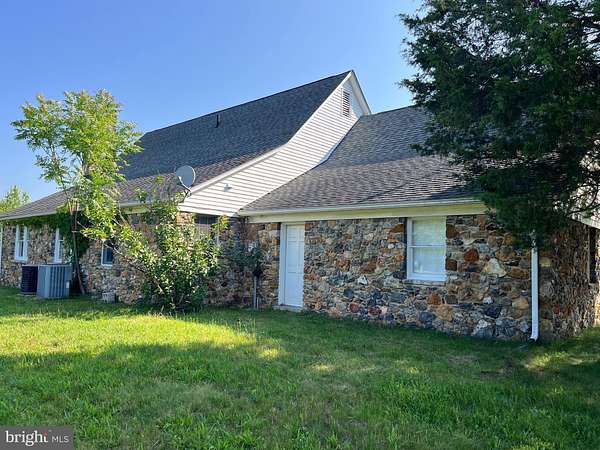 Land with Home for Lease in Strasburg, Virginia