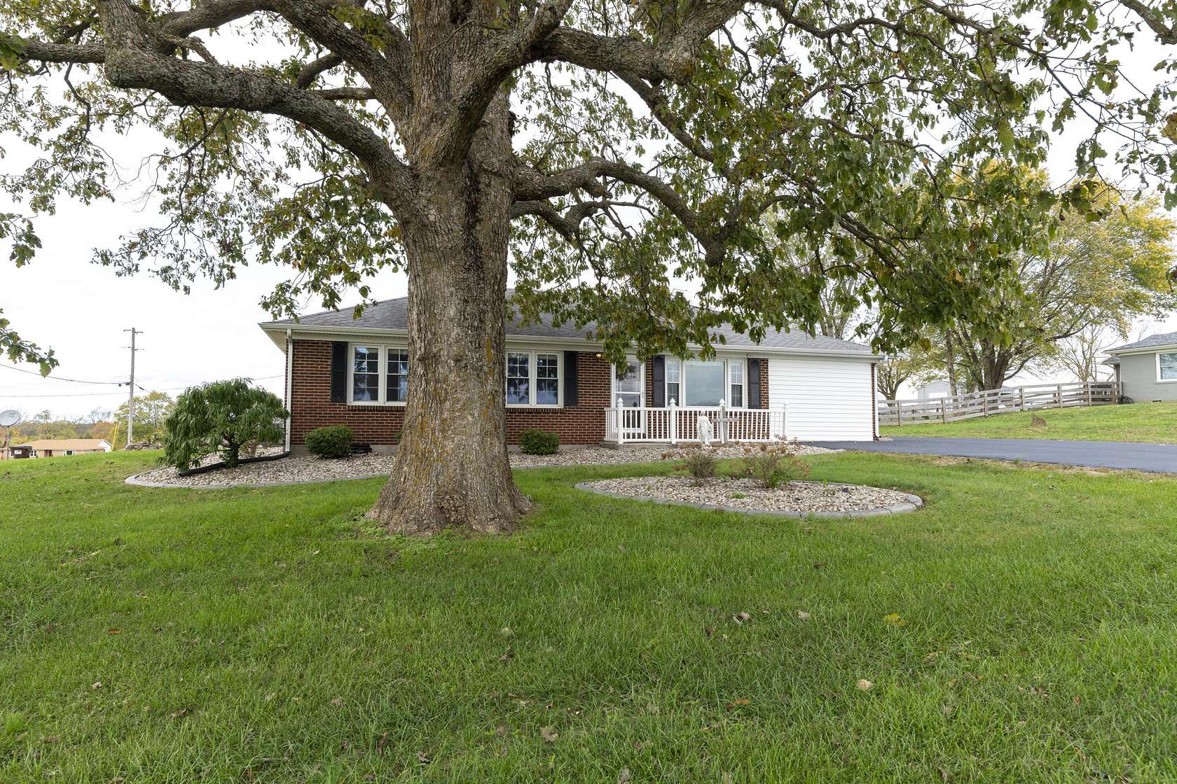 7 Acres of Residential Land with Home for Sale in Wilmore, Kentucky