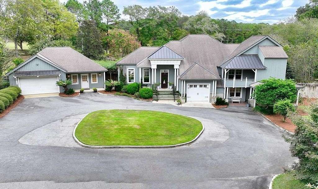 22.6 Acres of Land with Home for Sale in Thomasville, Georgia