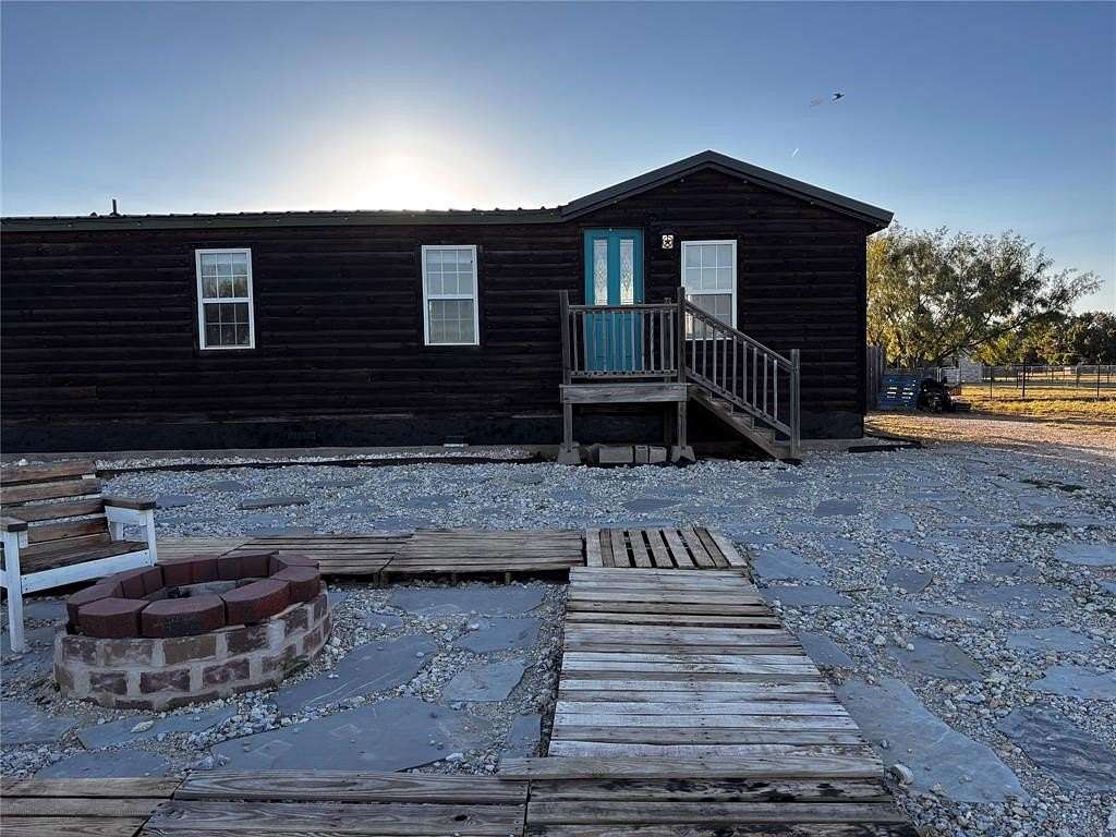 5 Acres of Residential Land with Home for Sale in Tuscola, Texas