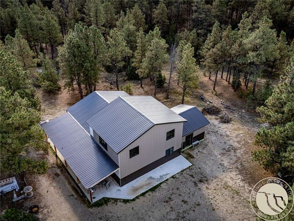 20 Acres of Land with Home for Sale in Roundup, Montana