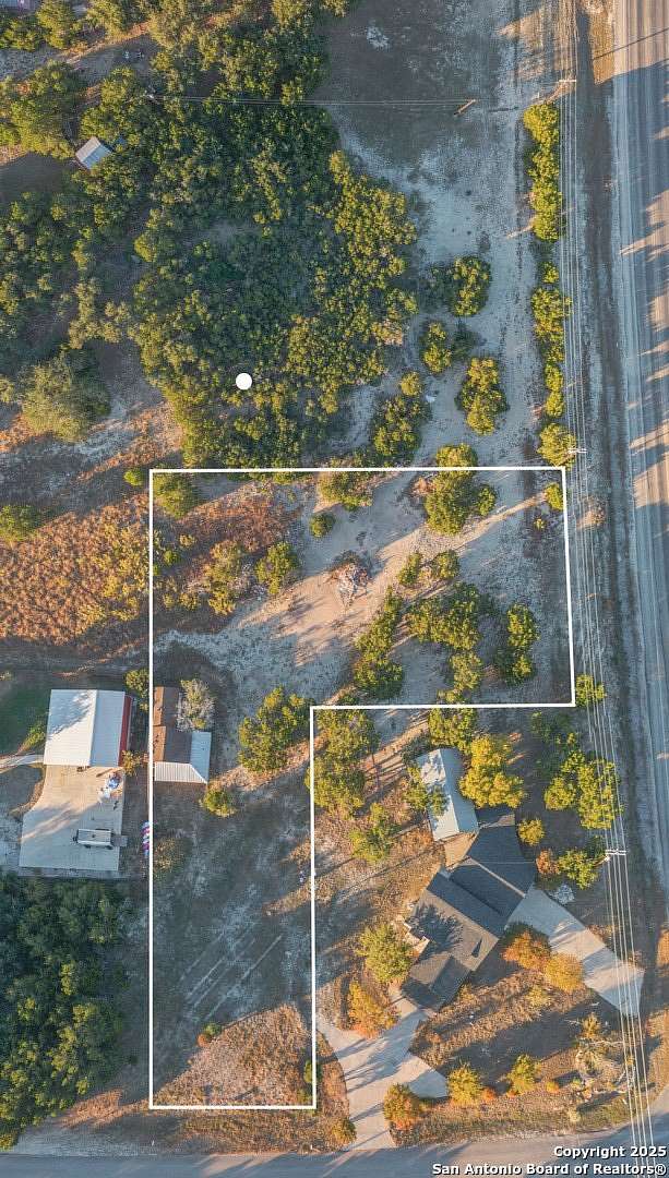 1 Acre of Improved Residential Land for Sale in Canyon Lake, Texas