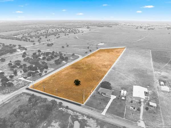 11 Acres of Land for Sale in La Vernia, Texas