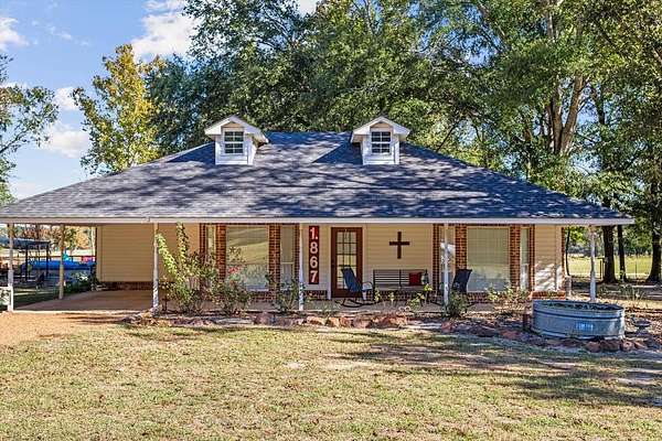 2.82 Acres of Residential Land with Home for Sale in Grapeland, Texas