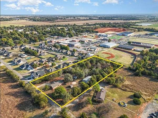 2.14 Acres of Residential Land with Home for Sale in Washington, Oklahoma