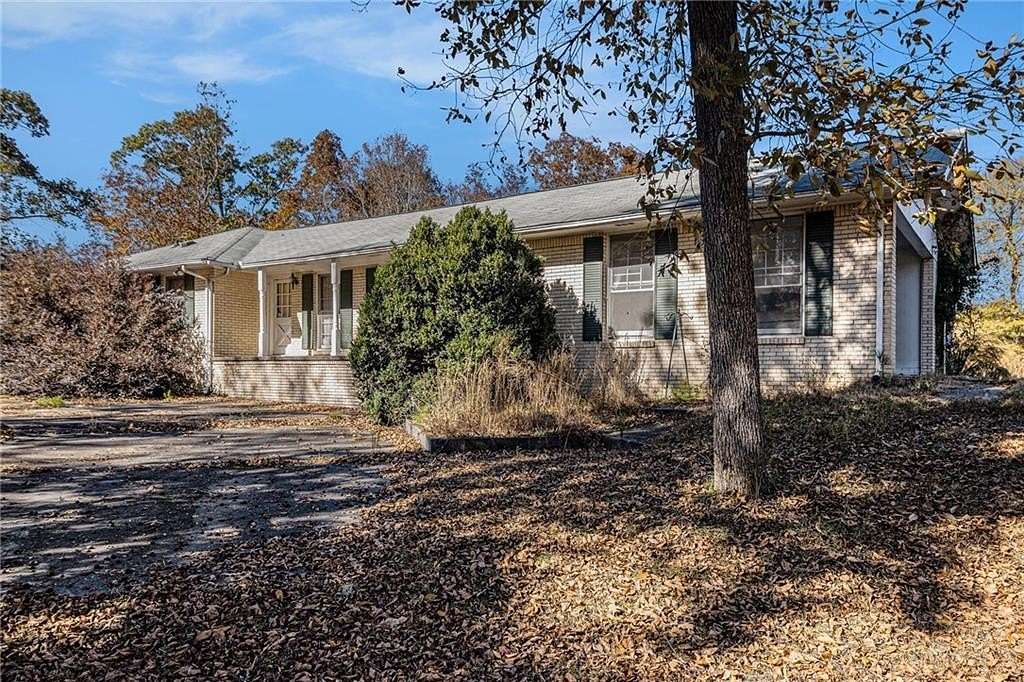 4.9 Acres of Residential Land with Home for Sale in Stockbridge, Georgia