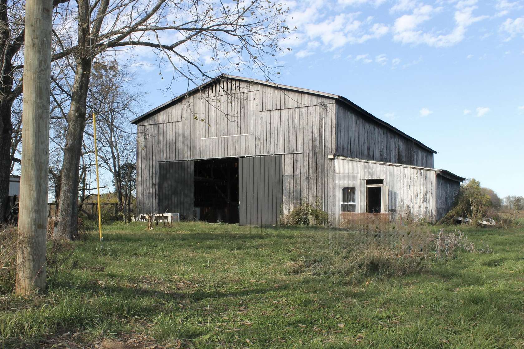 30 Acres of Agricultural Land with Home for Sale in Versailles, Kentucky