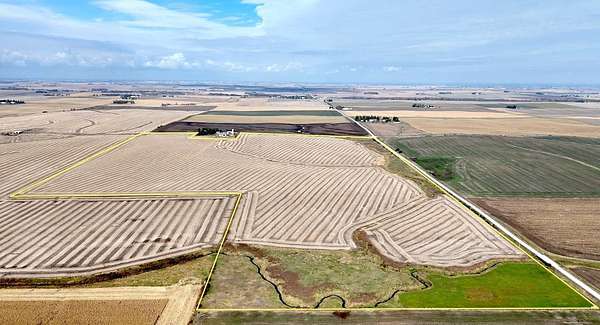 189 Acres of Recreational Land & Farm for Auction in Reinbeck, Iowa