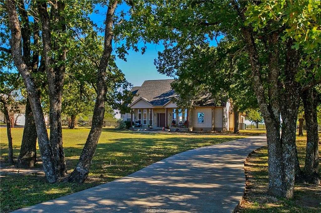 1.7 Acres of Improved Mixed-Use Land for Sale in Bryan, Texas