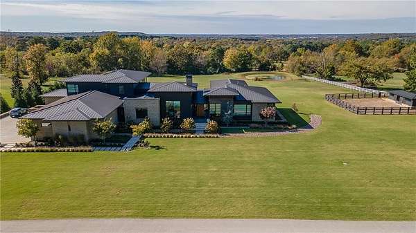 5 Acres of Residential Land with Home for Sale in Fayetteville, Arkansas