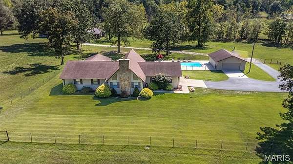 15.3 Acres of Improved Land for Sale in Poplar Bluff, Missouri