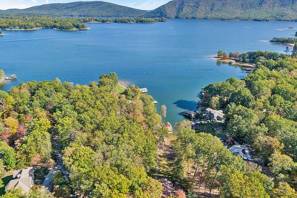 2 Acres of Residential Land with Home for Sale in Huddleston, Virginia