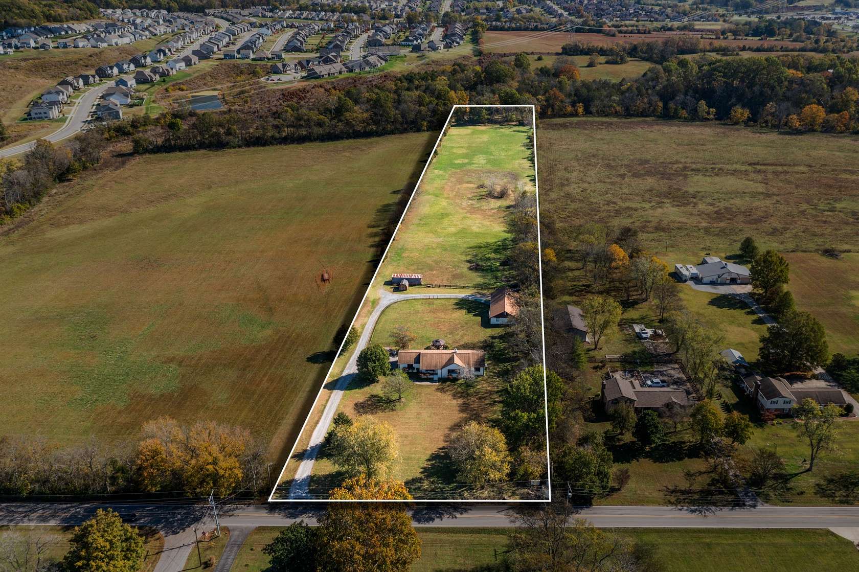 7 Acres of Residential Land with Home for Sale in Gallatin, Tennessee