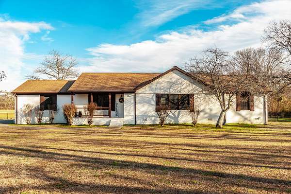 7 Acres of Land with Home for Sale in Gallatin, Tennessee