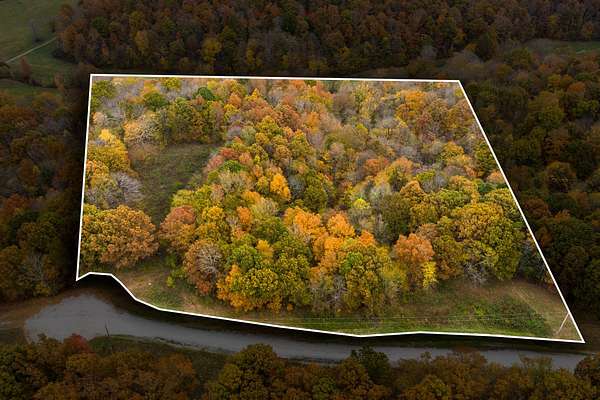 7 Acres of Land for Sale in Waverly, Tennessee