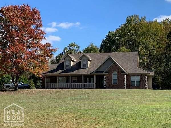 3.9 Acres of Residential Land with Home for Sale in Jonesboro, Arkansas